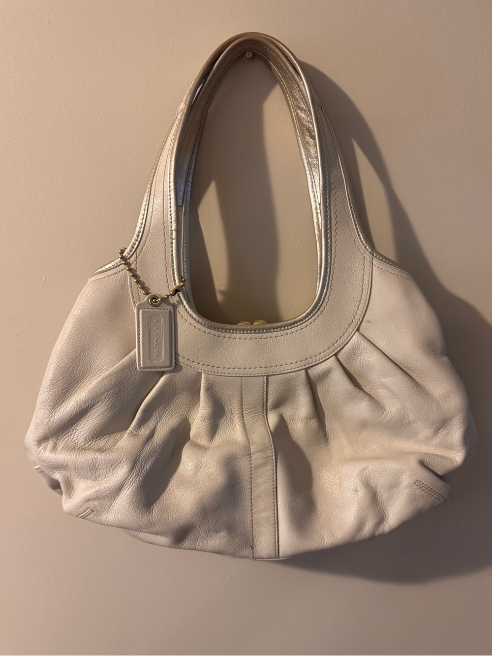 VINTAGE Coach Cream Ergo Leather Pleated Shoulder Bag with kiss lock